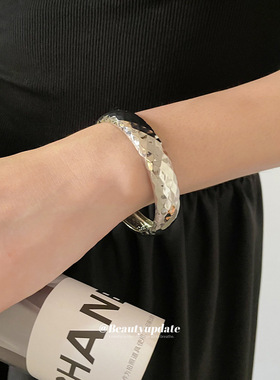 欧美金属感切面纹路圆形开口手镯