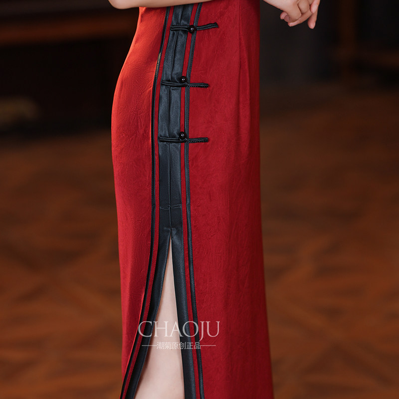 酒红色旗袍中年妈妈2024新款年轻款高端气质喜婆婆婚宴装平时可穿