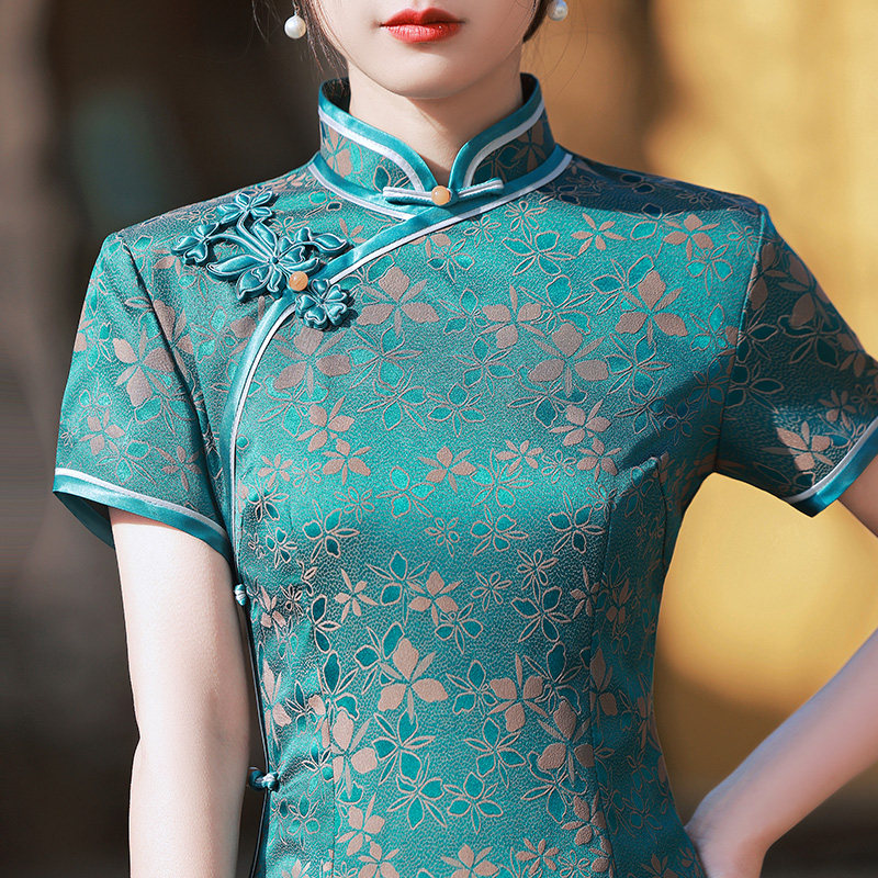 秋冬旗袍高端走秀晚礼服演出复古民国改良2024新款冬季绿色长款