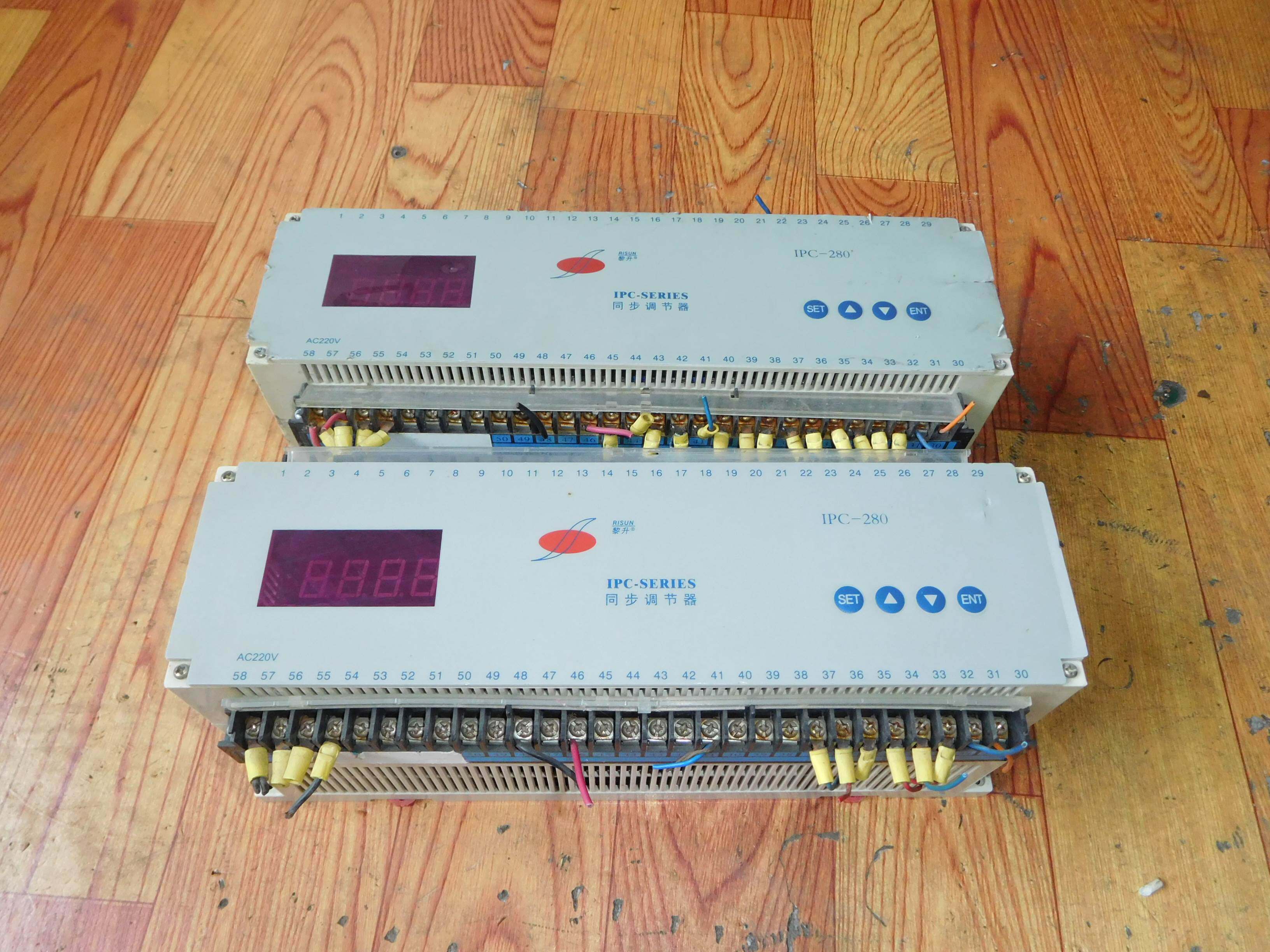 二手拆机 黎升8路同步控制器/变频器同步器ipc-280-1实物图