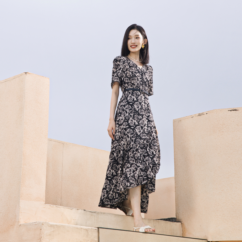婉甸2025夏季新品黑白玫瑰花短袖连衣裙1242N79XD5