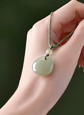 和田色玉福袋吊坠女款玉石护身符挂件玉坠招财本命年礼物送女友