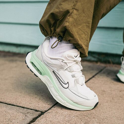 Nike Air Max Bliss耐克可回收材料白绿气垫女子跑步鞋DH5128-103 - 图0