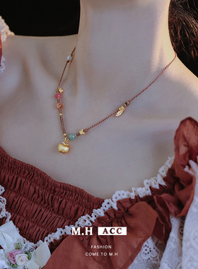 新中式好运平安编织项链女款复古小众设计金色苹果吊坠锁骨链