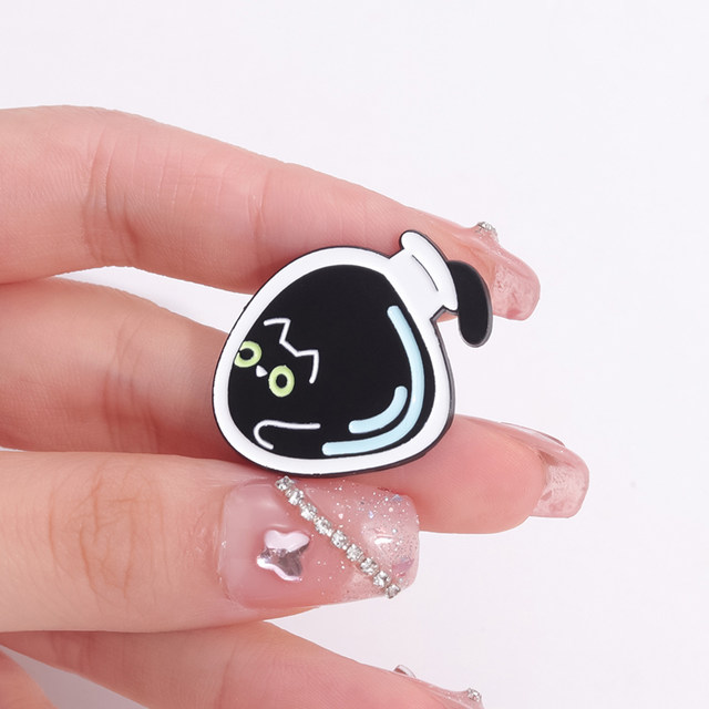 ຕຸກກະຕາດຳ ປ້າຍໂລຫະ brooch