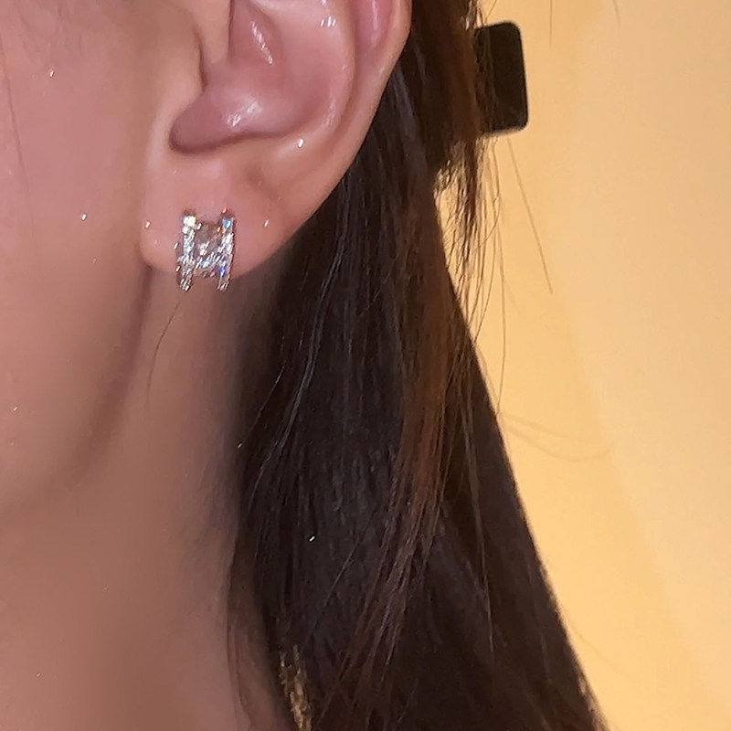 爱曲◆法式精美闪钻H字母小巧气质耳钉气质高级感百搭简约耳环女,淘宝优惠券,粉丝福利购,淘宝优惠卷
