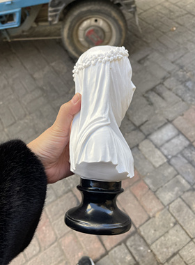 面纱女哥特式半身像摆件