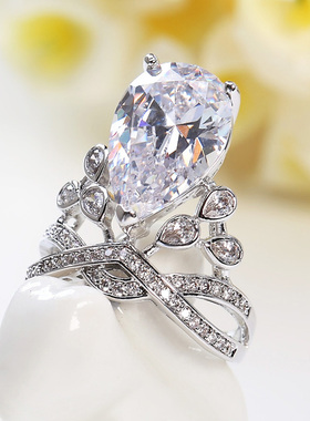 爱依依为爱加冕鸽子蛋王冠钻戒女