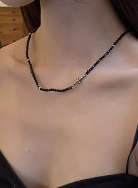 925银十字花瓣黑锆石项链