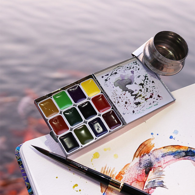 Watercolor paint repackaged mini portable sketching