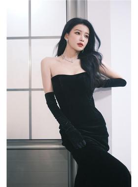 ROSENANA 水滴V型项链简约大气设计