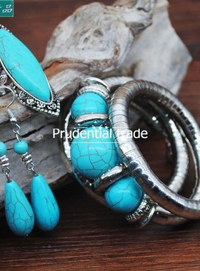 Women vintage turquoise necklace earrings set of four