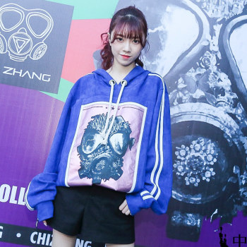 Chizhang 19 Wang Bowen kid Qiang Dongyue Jiang Yingrong star ແບບດຽວກັນ laser ຫນ້າກາກ hooded sweatshirt