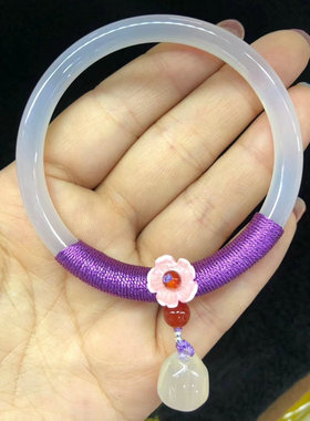 细款少女风白色叮当莲蓬吊坠玉髓