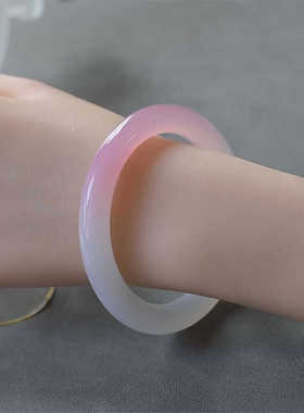 天然半白色女款玛瑙玉石