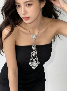 时髦超闪满钻领带流苏水钻项链女