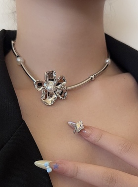 冷淡风金属重工花朵珍珠拼接项链