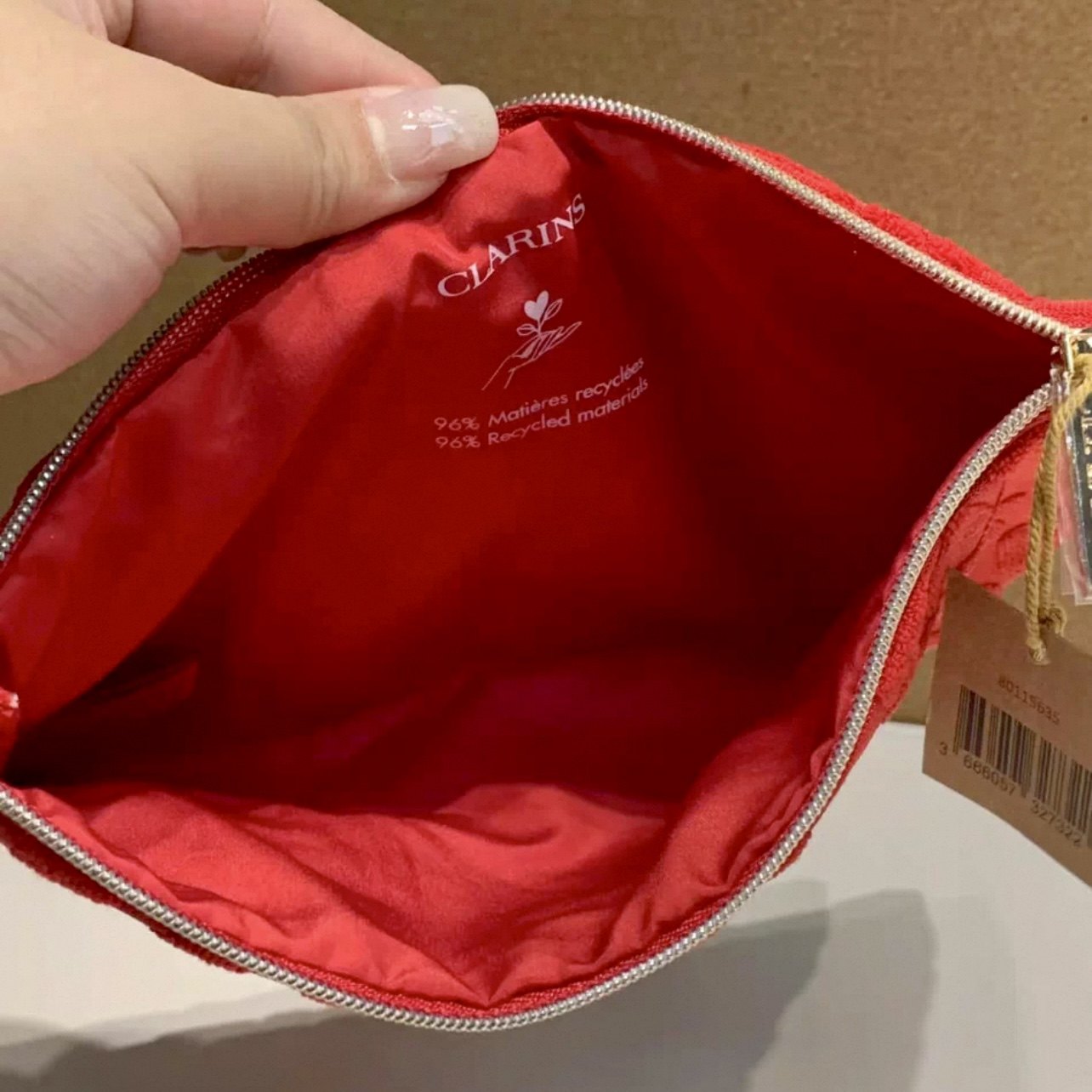 【小俞姐姐】娇韵诗新款红色爱心压花图布艺手拿包化妆包收纳,淘宝优惠券,粉丝福利购,淘宝优惠卷