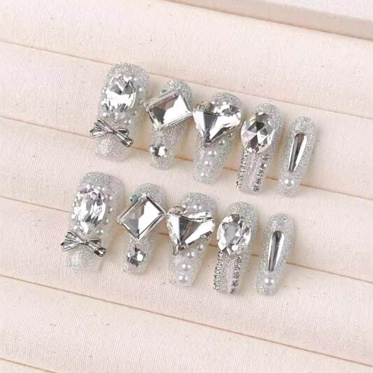 银色山泉新款纯手工穿戴甲片高级感夏季精品美甲贴片爆闪满钻,淘宝优惠券,粉丝福利购,淘宝优惠卷