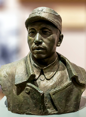 玻璃钢铸铜西方名医白求恩雕像