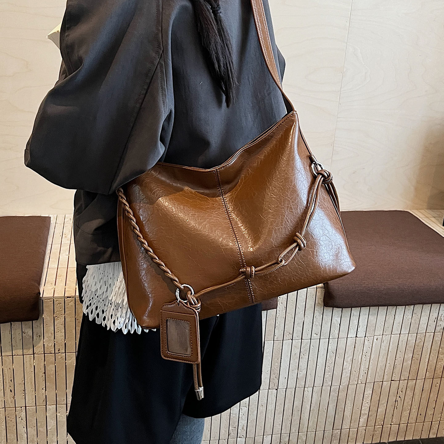 油蜡皮大容量水桶包包2025简约百搭韩版ins气质单肩包女式斜挎包,淘宝优惠券,粉丝福利购,淘宝优惠卷