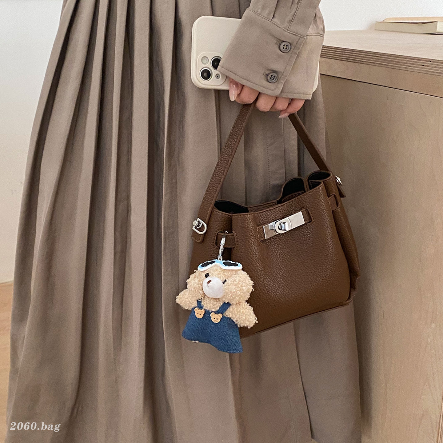 韩风水桶包女2026新款百搭单肩斜挎包休闲气质手提包软皮质感小包,淘宝优惠券,粉丝福利购,淘宝优惠卷