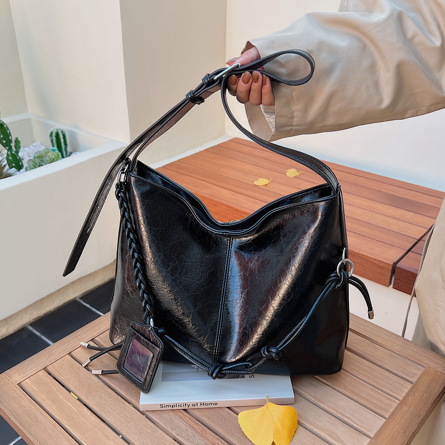 油蜡皮大容量水桶包包2025简约百搭韩版ins气质单肩包女式斜挎包,淘宝优惠券,粉丝福利购,淘宝优惠卷