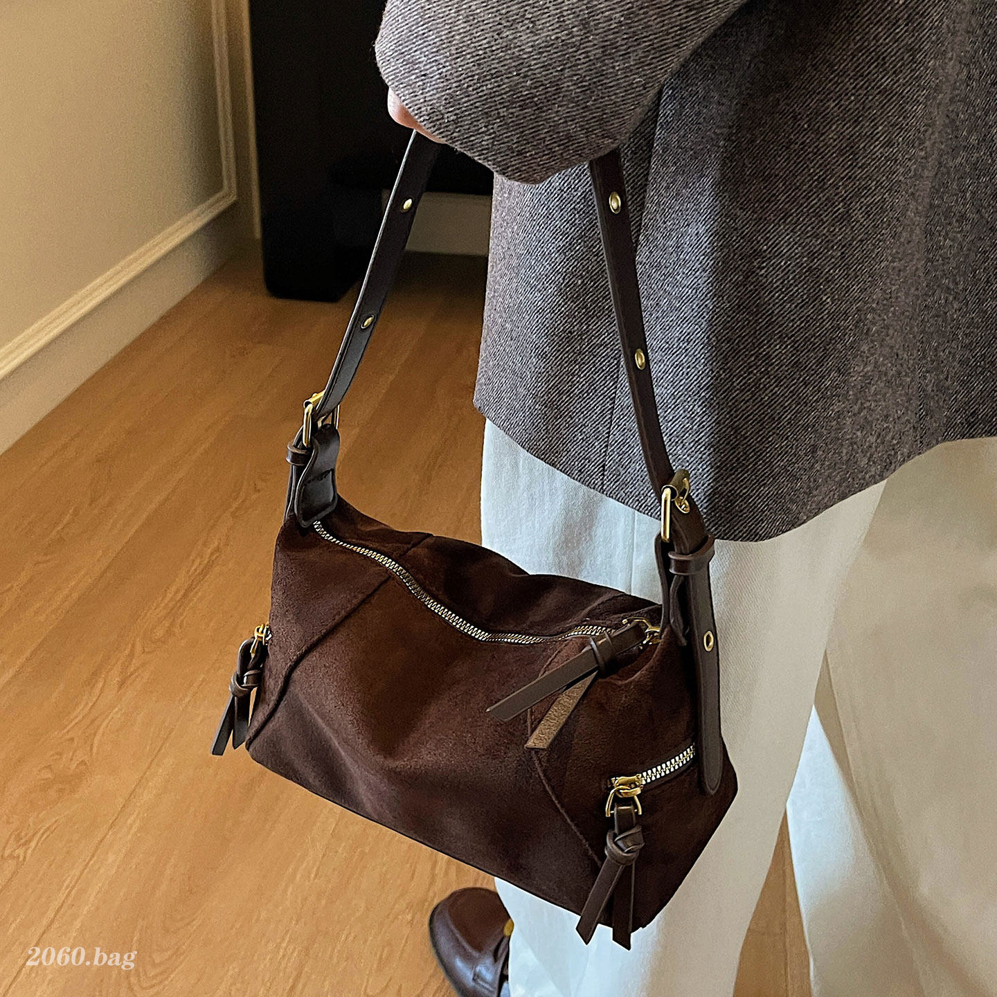 秋冬爆款小众设计绒面小包包2025新款百搭时尚潮女休闲洋气单肩包,淘宝优惠券,粉丝福利购,淘宝优惠卷