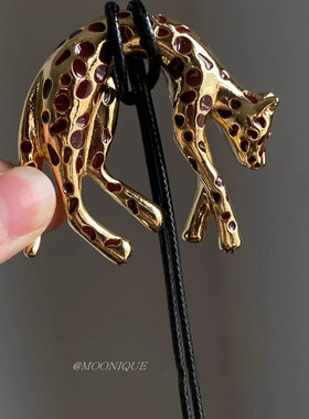 一夜豹富~黑金钱豹吊坠项链女独特时髦老钱风长款毛衣链辣妹配饰