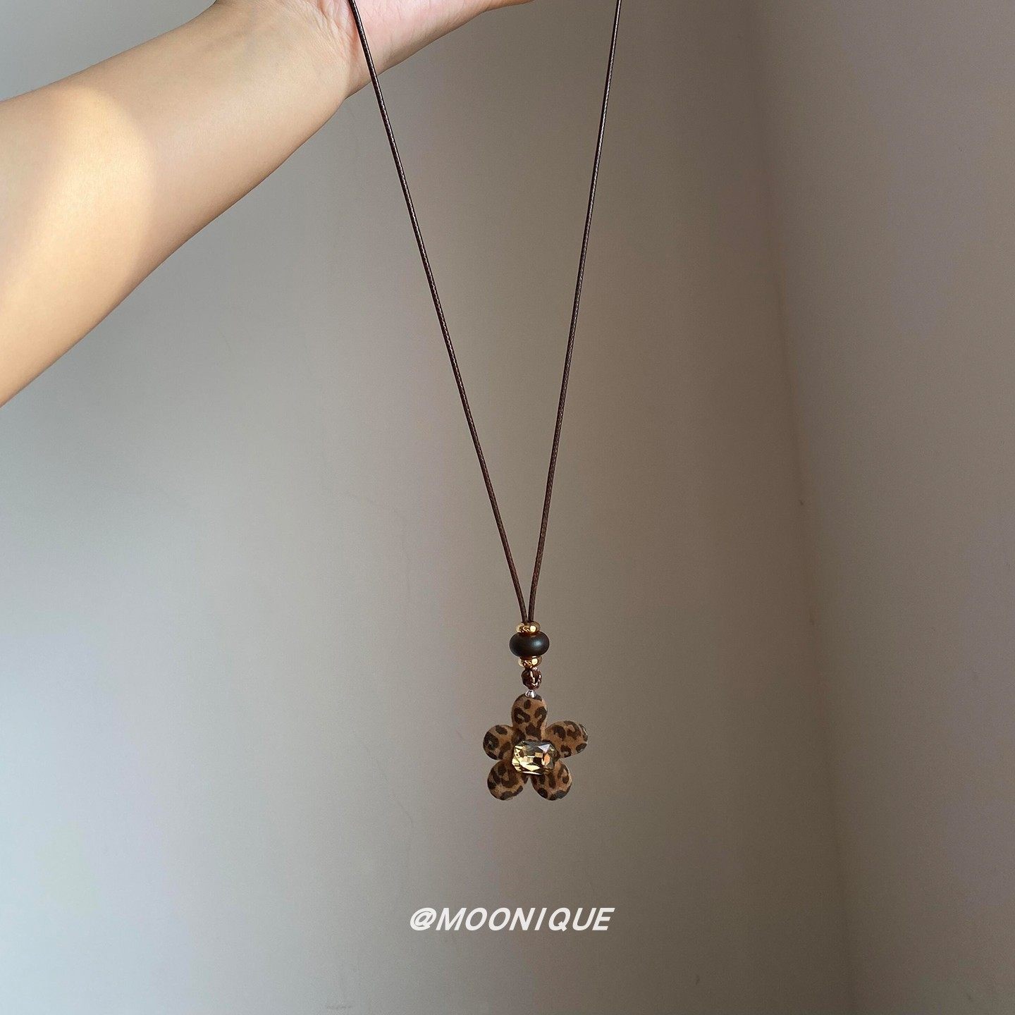 美拉德复古植绒豹纹花朵吊坠项链女秋冬高级感时尚独特毛衣链配饰,淘宝优惠券,粉丝福利购,淘宝优惠卷