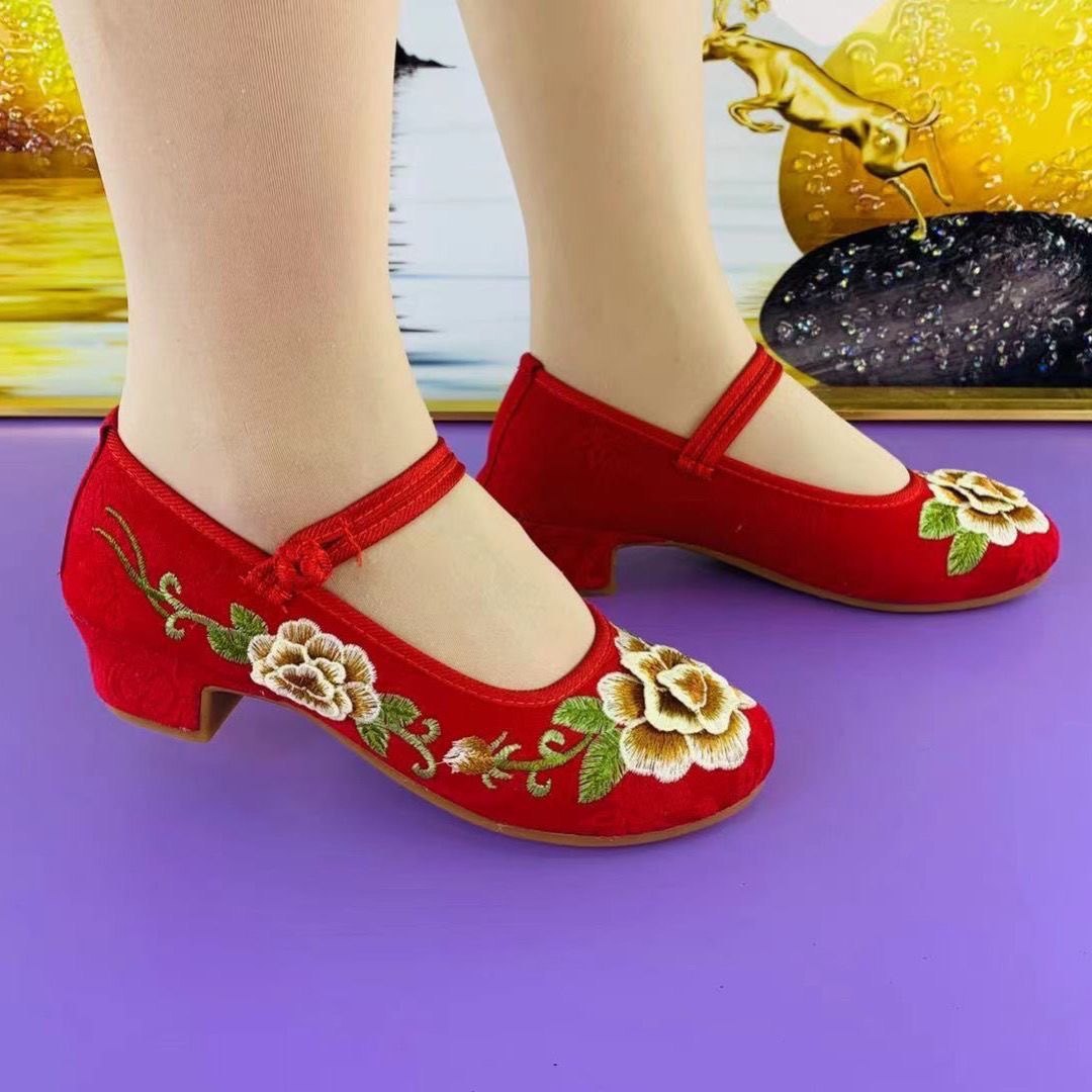 新款老北京布鞋绣花鞋女民族风高跟广场舞表演鞋高档洋气圆头绣花,淘宝优惠券,粉丝福利购,淘宝优惠卷