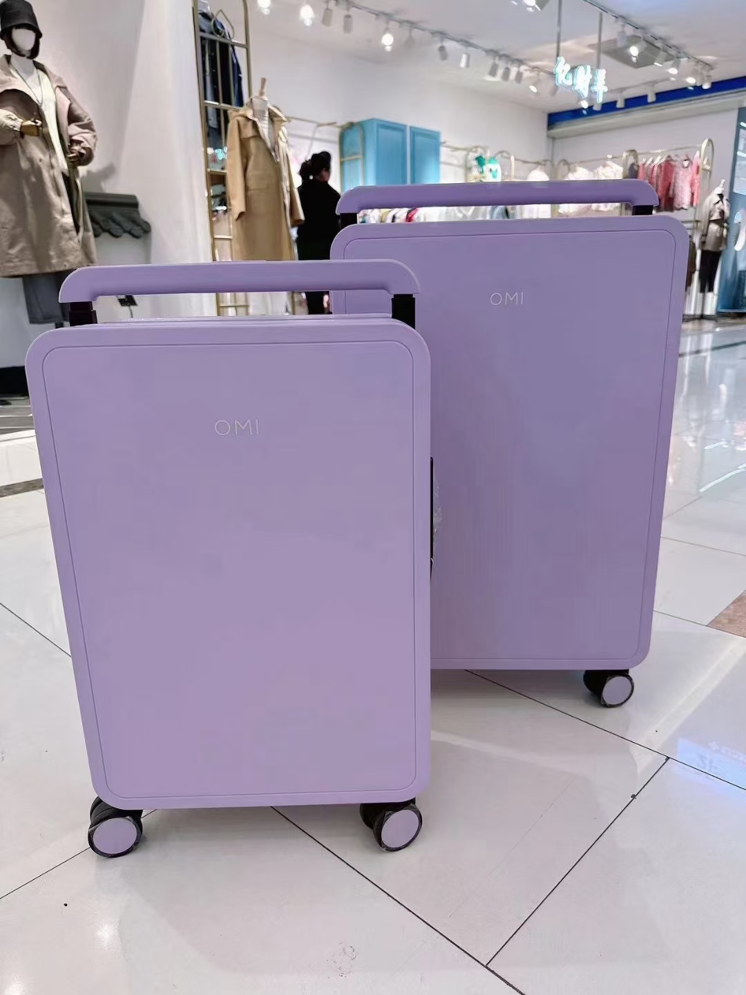 【欧米OMI行李箱新款宽拉杆流线型轻便抗压行李箱拉杆箱20/24寸 - 图0
