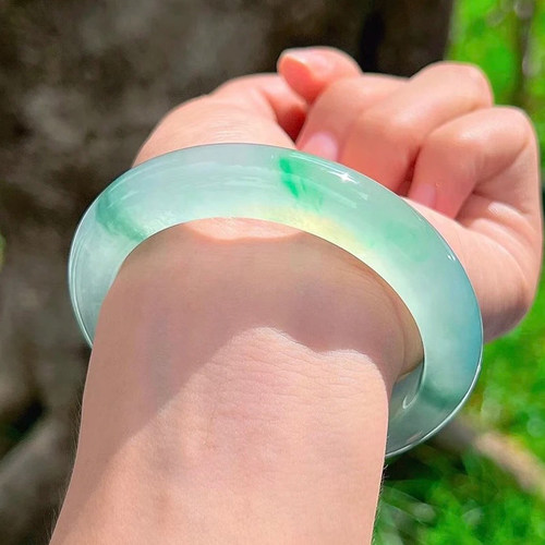 翠东方海外购缅甸天然翡翠手镯飘绿圆条细糯贵妃镯满绿手镯 - 图1