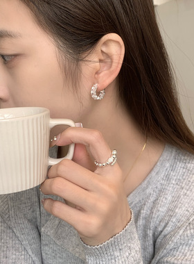 s925纯银几何简约轻奢镶钻耳环