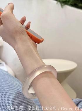 冰透女款天然玛瑙手镯玉髓