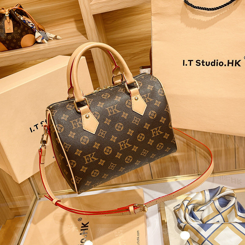 香港真皮波士顿2021新款潮枕头包包 quq女士包袋