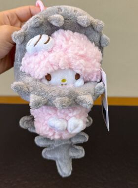 超萌粉色美乐蒂恐龙骨架毛绒包挂