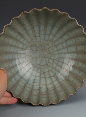 宋官窑粉青釉瓜棱碗真品瓷老摆件