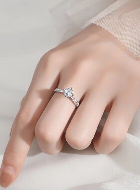 2026高级抖音仿莫桑钻开口戒指女简约轻奢四爪爱心1克拉仿真钻戒