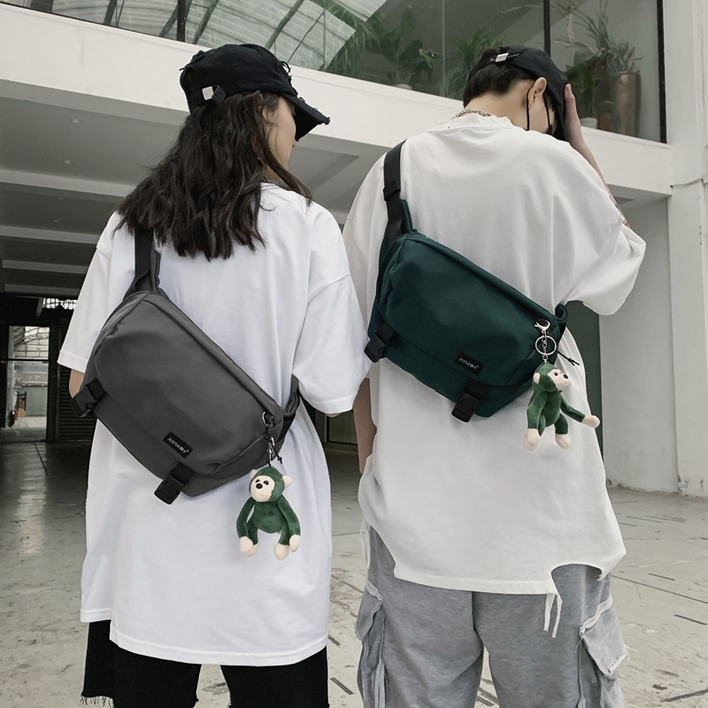 日系潮牌男2020街头潮流韩版斜挎包 仟仁狮男士包袋