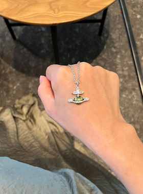 高品质治愈橄榄绿色粉色珐琅星球项链23春夏新款项链