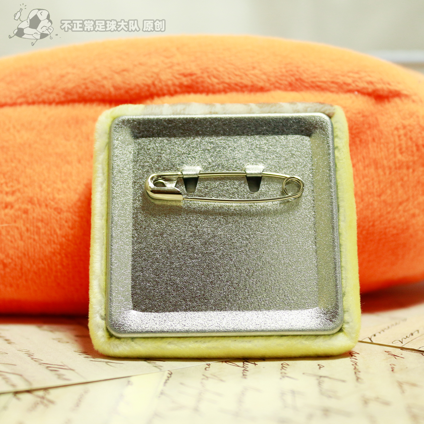 不正常队长原创 阿宽徽章吧唧皇马克罗斯周边毛绒马口铁卡通动漫 - 图1