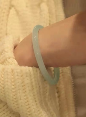 20262022年新款柔蓝一水手镯 海蓝宝色天然玉髓 圆条手镯美人条手