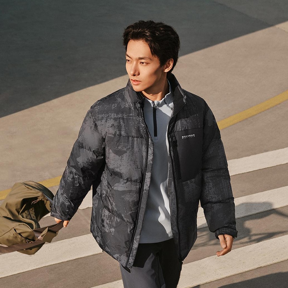 波司登2025冬季新款男经典立领拼色自然色系运动休闲保暖羽绒服