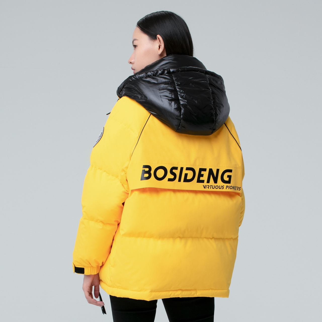  波司登服饰outlets店羽绒服