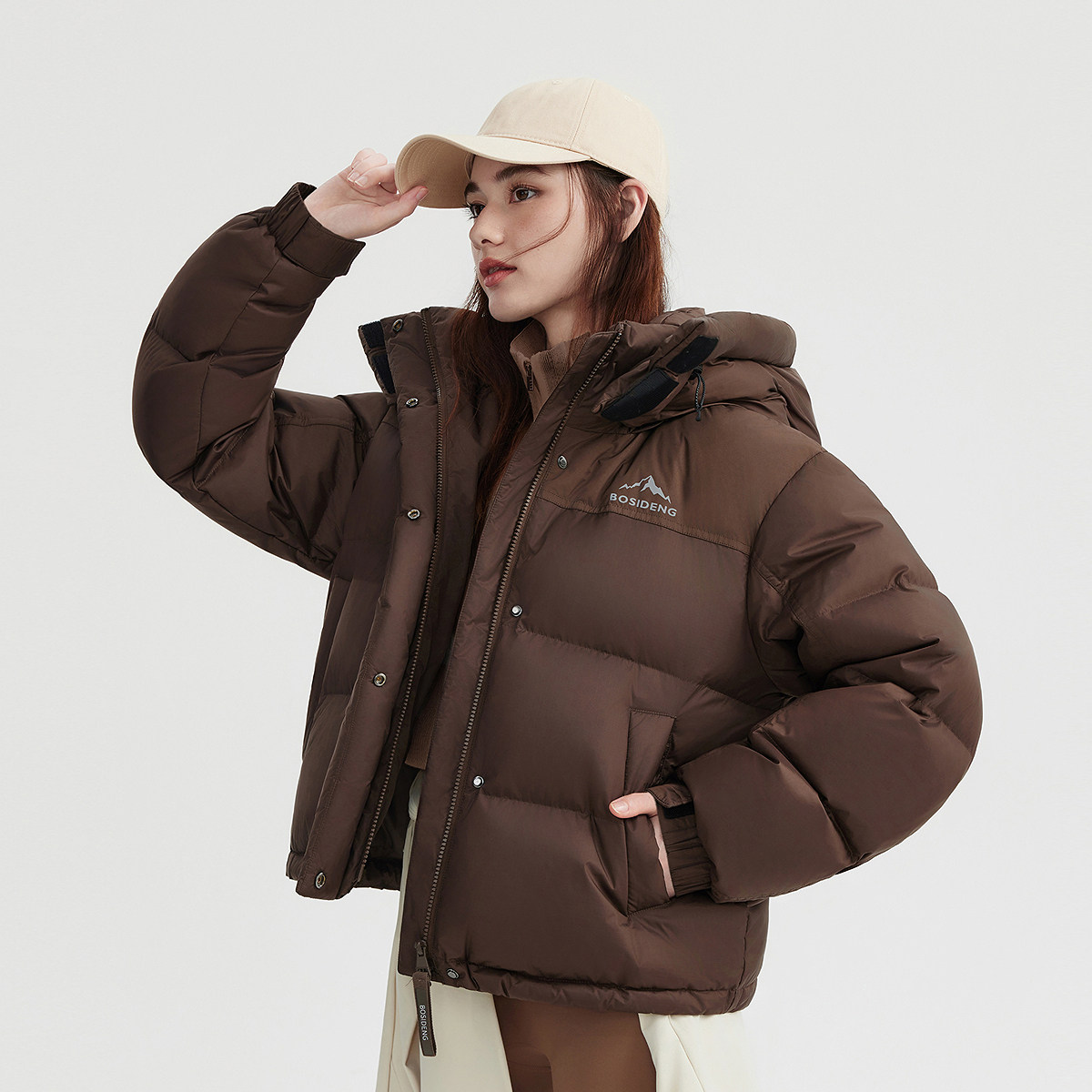 波司登短款羽绒服女时尚运动户外外套