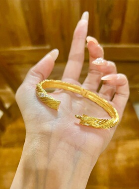 香港纪梵哲沙金爆款拉丝镶钻麻花手镯个性高级感精致轻奢时尚卡扣