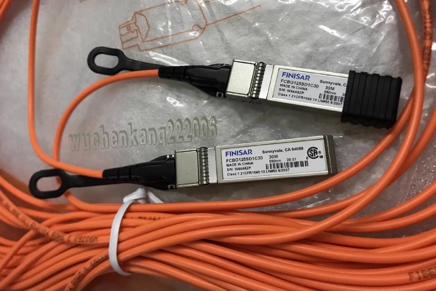 全新Finisar SFP28 25G AOC FCBG125SD1C-30m 光缆光纤线10m20m - 图1