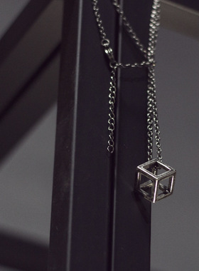 欧美魔方镂空百搭钛钢情侣吊坠