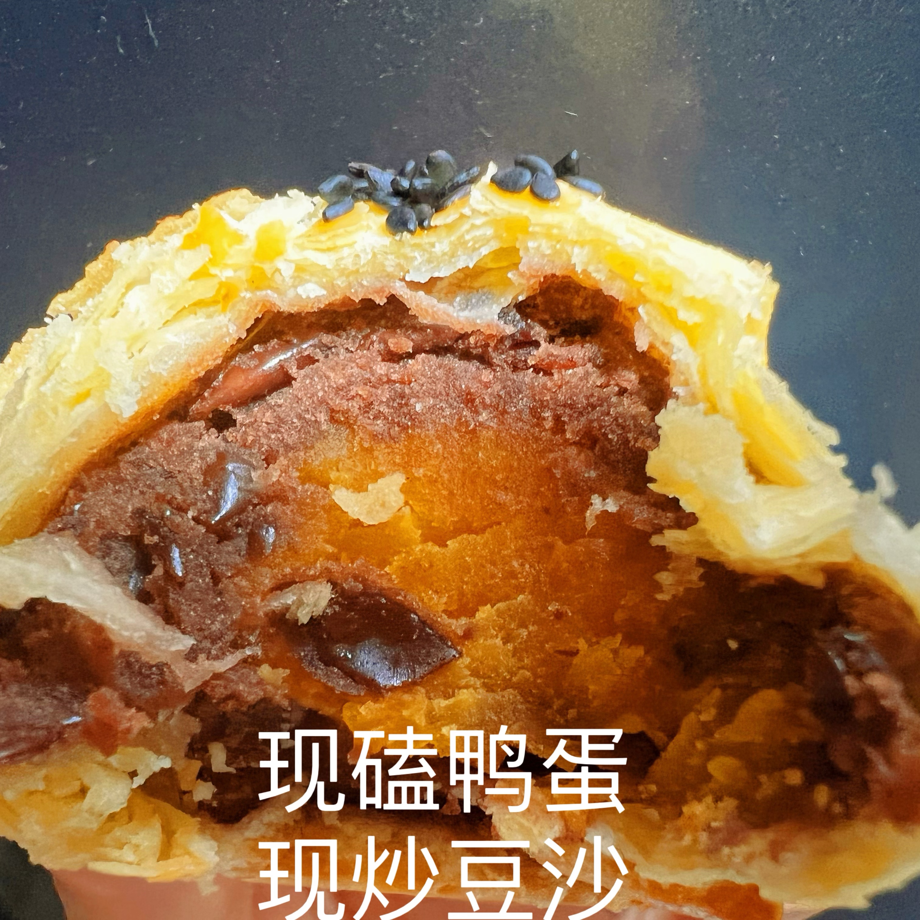 纯手工红豆蛋黄酥手工蛋黄酥网红零食糕点早餐无添加当天现做现发 - 图0